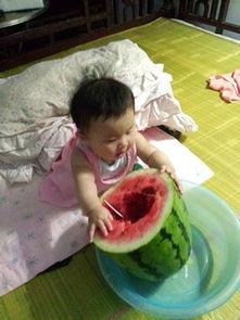 吃瓜吓哭婴儿的人视频播放,吃瓜吓哭婴儿，视频播放引发网友热议