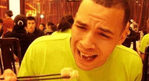 老外吃老汉瓜视频,趣味横生体验本土美食