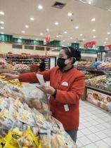 新世纪超市员工吃瓜视频,欢乐瞬间捕捉员工日常