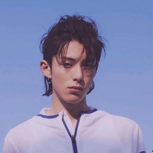 王鹤棣综艺吃瓜比赛视频,笑料百出，瓜王争霸