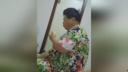 看小宝贝吃瓜的样子视频,小宝贝的欢乐吃瓜时刻